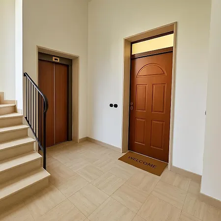 Particular In 아파트